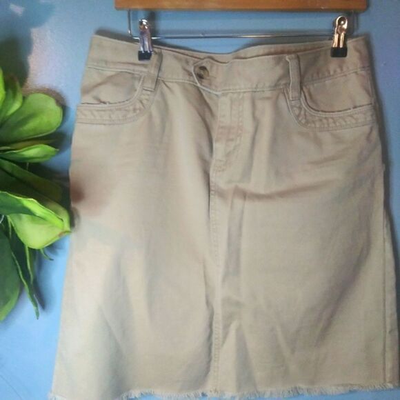 Old navy khaki skirt with raw hem - Picture 1 of 6